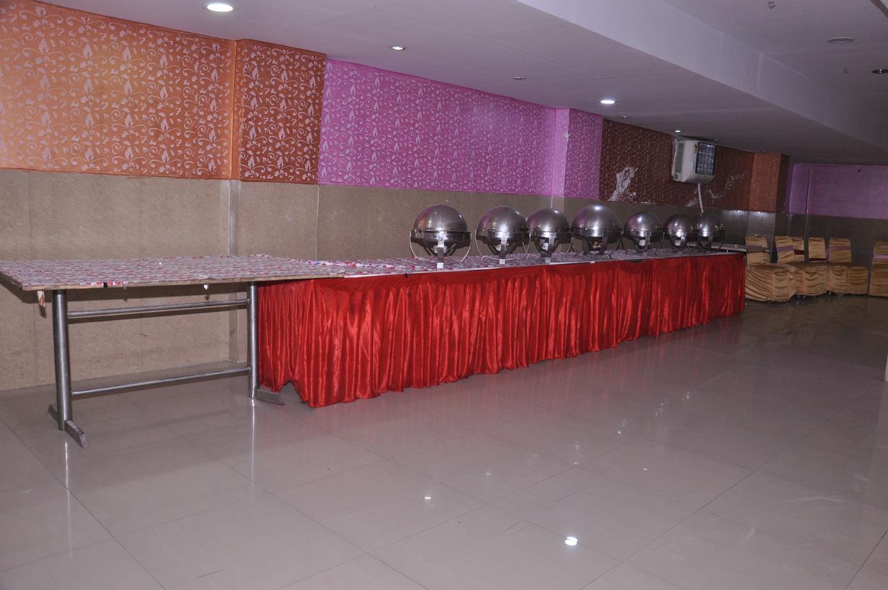 Hotel Samrat Kaushambi Ghaziabad Exterior foto